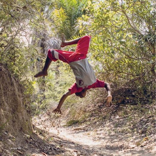 Capa de Território do Brincar: diálogo com escolas (org. Renata Meirelles)